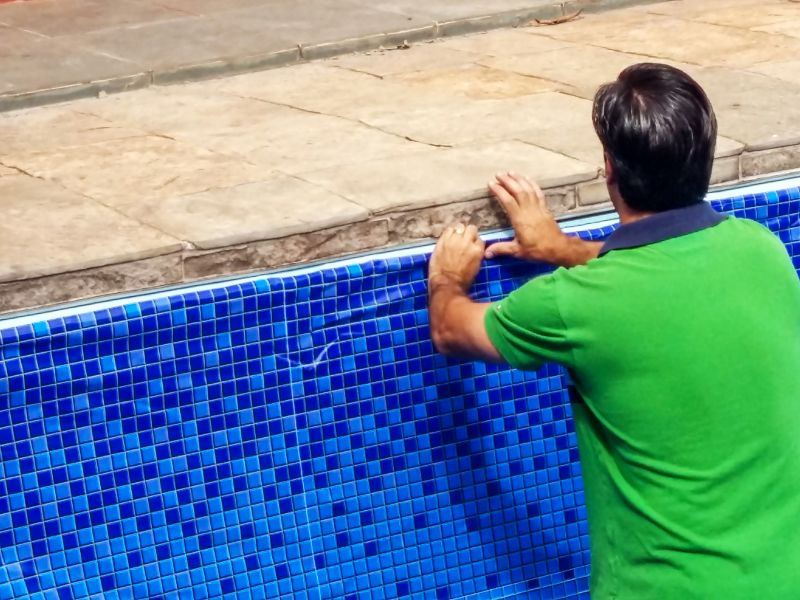 Pool Tile Cleaning